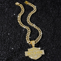 YJ10-7000 Nouveau collier pendentif en alliage de zinc pour homme, style hip-hop européen et américain, avec lettre anglaise personnalisée, idéal pour les fêtes