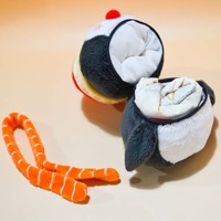 Porte-clés en peluche pingouin 10 cm, personnalisable sans MOQ, pochette en peluche écologique recyclée avec sac de courses pliable et jouet en peluche