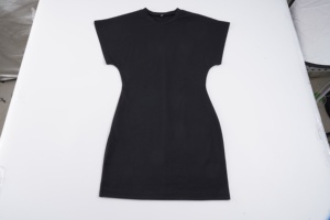Vestido mini ajustado negro con manga casquillo, cuello redondo, liso, informal, de verano - Product Image 2