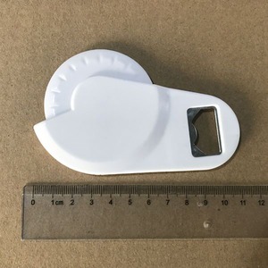 Cortador de <span class=keywords><strong>Pizza</strong></span> 2 en 1, herramienta multifuncional de plástico con abridor de botellas, nuevo estilo - Product Image 2