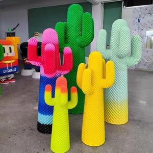 Moules de statues en résine faits à la main sur mesure, sculpture de jardin colorée grandeur nature de gros <span class=keywords><strong>cactus</strong></span> et statues d'extérieur en fibre de verre - Product Image 1