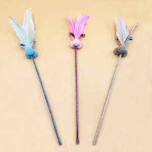 Bâton de chatonnière pour chat avec plumes et clochette, jouet durable à long manche pour l'auto-entretenissement et le soulagement de l'ennui des animaux de compagnie - Product Image 1