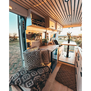 Modification personnalisée de camping-car avec bureau intégré et installation multimédia, finition scandinave pour le télétravail et les voyages hors réseau - Product Image 2