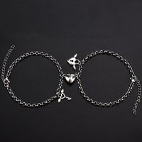 Juego de 2 Pulseras de Acero Inoxidable Plateadas/Doradas Unisex con Diseño de Sol y Luna Magnético, Regalo para Parejas a Distancia