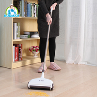 Balai domestique manuel 2-en-1 : balai à tapis avec brosse à rouleau en caoutchouc souple et serpillière en microfibre
