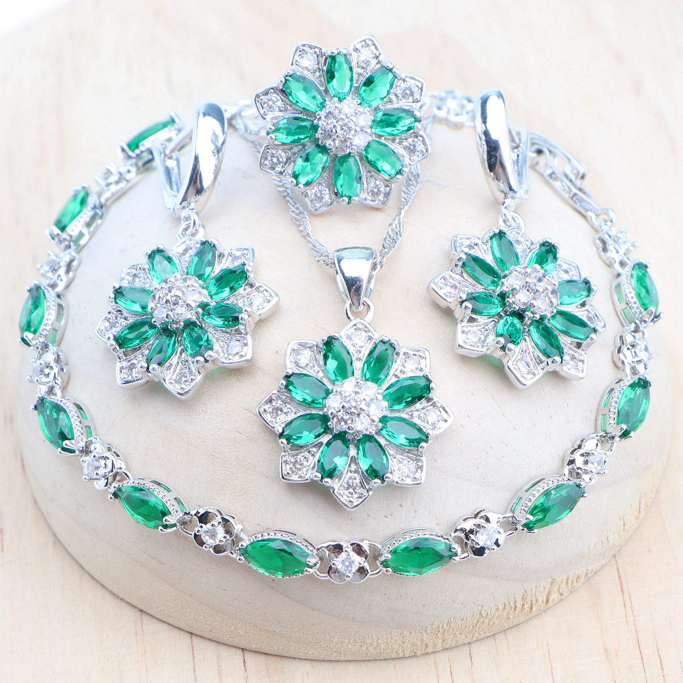 สีเขียว