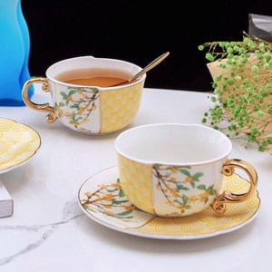 Ensemble tasse et soucoupe à thé en céramique orientale avec anse dorée et motif floral pour le thé de l'après-midi - Product Image 2