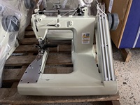 QK-928 machines à coudre industrielles à point de chaîne à grande vitesse à trois aiguilles pour matériaux moyennement lourds prix