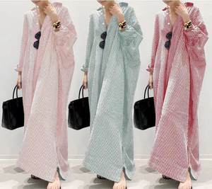 Y7012 abiti lunghi taglie forti abiti da donna Casual <span class=keywords><strong>a</strong></span> <span class=keywords><strong>maniche</strong></span> larghe <span class=keywords><strong>a</strong></span> <span class=keywords><strong>tre</strong></span> <span class=keywords><strong>quarti</strong></span> Maxi camicia <span class=keywords><strong>a</strong></span> righe <span class=keywords><strong>a</strong></span> righe da donna - Product Image 2