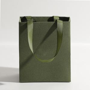 Bolsa de Papel Desechable de Lujo Hecha a Mano con Asas en Relieve, Cinta Marrón Kraft, Blanca y Negra para Pulseras, Relojes y Uso en Tiendas - Product Image 5