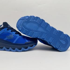 2025 nouveau Style personnalisé haut haut maille Sneaker imperméable hiver et été en plein air <span class=keywords><strong>randonnée</strong></span> bottes hommes et femmes mode Sneaker - Product Image 2