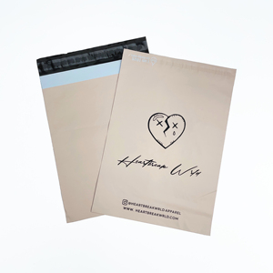 Sobres de Poliéster Personalizados Color Durazno con Impresión de Logotipo Negro, Bolsas de Envío de Marca para Ropa, Comercio Electrónico para Pequeñas Empresas - Product Image 5