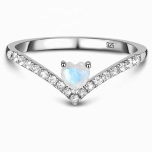 Anillo de Plata 925 con Piedra Lunar en Forma de Corazón, Engaste Pavé, Joyería Fina Romántica para Mujer, Anillo de Compromiso con Gema - Product Image 1