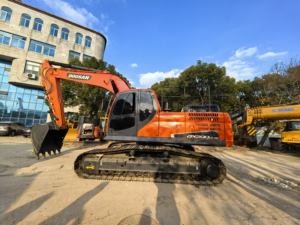 Excavadora Doosan de segunda mano con menos horas de trabajo en stock, modelo más nuevo, de la marca coreana, con orugas de segunda mano, Doosan, en stock - Product Image 6