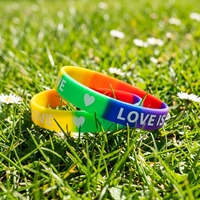 LOVE IS LOVE Bracelet en silicone imperméable arc-en-ciel pour la Saint-Valentin, événements, fêtes, activités, logo personnalisé
