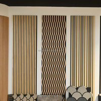 Panneaux acoustiques à lattes en bois, placage chêne frisé, support en feutre PET, revêtement mural décoratif pour couloirs et suites d'hôtels