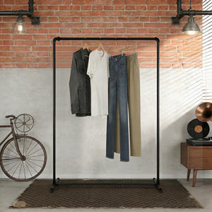 Appendiabiti Industriale in Tubi Autoportante Vintage Nero Organizzatore per Appendere Vestiti Espositore per Negozi - Product Image 5