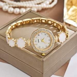 Offre Spéciale mode fleur de prunier bracelet montre à quartz dames montre gemme tempérament montre-bracelet pour filles Montre Femme - Product Image 4