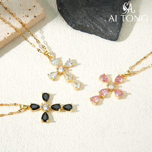 Collar con Colgante de Cruz Multizirconia Rosa, Negra y Blanca, Chapado en Oro de 18K, Joyería Económica de Cobre y Acero Inoxidable para Uso Diario - Product Image 3