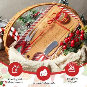 Planche à fromage en bois avec poignée, design Joyeux Noël, plateau de service en bambou pour la présentation des aliments lors de fêtes - Product Image 3