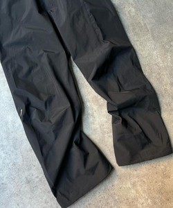 Pantalones de chándal de poliéster de nailon sueltos negros de alta calidad personalizados con cremallera de gran tamaño para hombre - Product Image 4