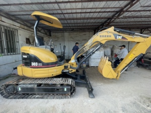 Excavatrice sur chenilles CAT 303C d'occasion à vendre, 3 tonnes, 95% neuve, avec certifications EPA et CE, hydraulique d'origine CAT 303CR - Product Image 3