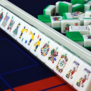 Jeu <span class=keywords><strong>de</strong></span> tuiles <span class=keywords><strong>de</strong></span> mahjong américain à motif <span class=keywords><strong>de</strong></span> football <span class=keywords><strong>de</strong></span> qualité supérieure, jeu <span class=keywords><strong>de</strong></span> table artisanal lisse et arrondi pour des rassemblements familiaux relaxants - Product Image 3
