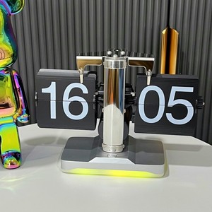 Horloge de table au design rétro moderne, vente chaude, horloges à bascule rondes et triangulaires en résine pour la décoration du salon - Product Image 2