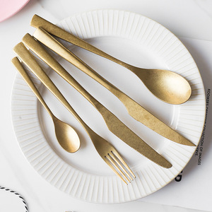 Juego de cubiertos de acero inoxidable con acabado dorado tipo copo de nieve, juego de cuchillo, tenedor y cuchara de lujo retro para uso en el hogar, hoteles y restaurantes. - Product Image 3