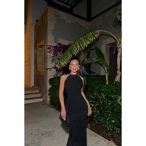 Robe de soirée noire en crochet avec détails en pierres scintillantes, taille empire luxueuse, taille XS, longueur ras du sol, pour les soirées formelles - Product Image 3
