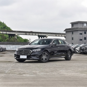 Mercedes-Benz E260L d'occasion à vendre – <span class=keywords><strong>Voiture</strong></span> <span class=keywords><strong>de</strong></span> <span class=keywords><strong>sport</strong></span> avec moteur turbocompressé, pneus R19 et sièges en cuir, conduite à gauche - Product Image 1
