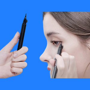 Eyeliner liquide noir imperméable facile à utiliser avec embout applicateur et couvercle automatique pour une application sans effort - Product Image 6