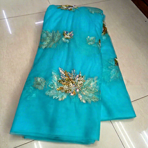 Tela de malla de encaje de lujo con lentejuelas bordadas y cuentas, recubierta de PE, para vestidos de noche y novia de mujer. - Product Image 1