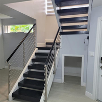 Kit d'escalier contemporain en acier et bois à double poutre, écologique, durable et sûr, avec construction personnalisée pour usage intérieur