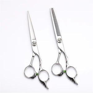 Ciseaux de coiffure Dr Feather Handle 62 mm, ciseaux à effiler en acier inoxydable 440C, pour droitiers, pour usage esthétique - Product Image 5