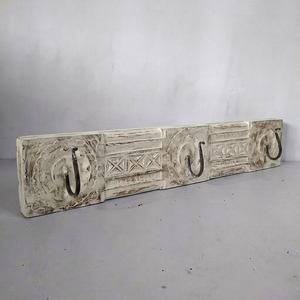 Porte-manteau mural vintage en bois à quatre panneaux, sculpté à la main avec motif floral, pour serviettes, manteaux, clés, foulards et décoration intérieure - Product Image 1