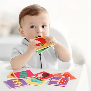 子供のためのモンテッソーリフラッシュカード教育用ブラックホワイトカラフルなコグニティブカード赤ちゃんのための布収納バッグ付きソフトフラッシュカード