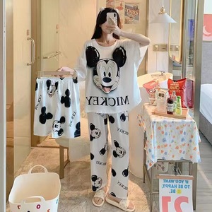 Pijamas de Satén para <span class=keywords><strong>Mujer</strong></span>, Verano, Nuevas, Casuales, Transpirables, Pantalones Cortos, Diseño Dulce de Dibujos Animados, Conjunto de Tres Piezas para el Hogar - Product Image 3