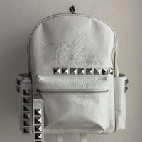 Mochila de Lujo Blanca para Viajes al Aire Libre, Impermeable, a la Moda, Estilo Urbano, con Detalles de Cuero PU Tipo Lichi y Tachuelas Metálicas Cuadradas