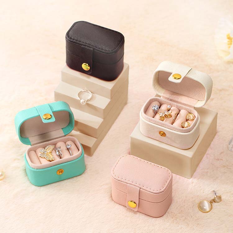 Low Moq Custom Logo Wholesale Luxury Pu Leather Jewelry Box Organize Case Leather Mini Travel Jewelry Boxes