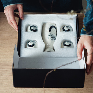 Juego de Decantador y Tazas de Cerámica Vintage Estilo Japonés para Sake y <span class=keywords><strong>Umeshu</strong></span>, para Uso en Casa, Bar o Restaurante, Regalo para Servir Licores - Product Image 1