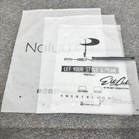 Sacs à fermeture éclair en plastique mat givré, réutilisables, imprimés sur mesure, imperméables, emballage durable pour vêtements et articles vestimentaires
