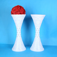 Support de fleurs en forme de sirène, colonne romaine blanche, décoration de fête de mariage, vente en gros de haute qualité