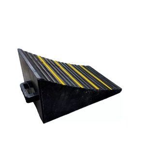 Outil de <span class=keywords><strong>réparation</strong></span> de <span class=keywords><strong>carrosserie</strong></span> de voiture en caoutchouc solide Heavy Duty Black Wheel Clock Anti Slip Truck Wheel Stopper - Product Image 1
