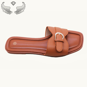 Sandales et pantoufles plates pour femmes, de haute qualité, élégantes, à semelle souple, décontractées, rétro, légères et respirantes, vente en gros - Product Image 4