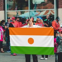 Drapeau national du Niger personnalisé en polyester pour l'extérieur, avec œillets métalliques, idéal pour événements, défilés et expositions publiques (vente en gros)