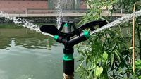 Buse à bras oscillant en plastique pivotant à 360 ° pour tuyau d'eau pour l'irrigation et le jardinage