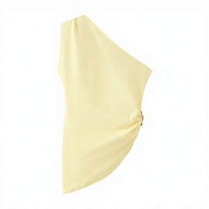 TAOP&ZA Ropa de Mujer 2024 Verano Amarillo Transpirable Tejido con Hebilla Decorativa Cuello Oblicuo Top Tubo Chaleco Plisado Asimétrico - Product Image 2