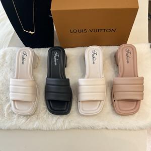 Zapatos de playa de suela blanda, versátiles y a la moda, para usar con pantuflas planas informales para mujer. - Product Image 5