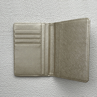 Porte-passeport en cuir pu quantité minimale de commande bas et étiquette de voyage ensemble de portefeuilles promotionnels pour cartes d'identité avec votre porte-passeport logo en stock